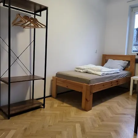 Rooms4rest Cisowa - Private For Tourists - Atr Consulting Sp, Z O,o, 호스텔 바르샤바