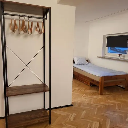 Rooms4rest Cisowa - Private For Tourists - Atr Consulting Sp, Z O,o, Hostel